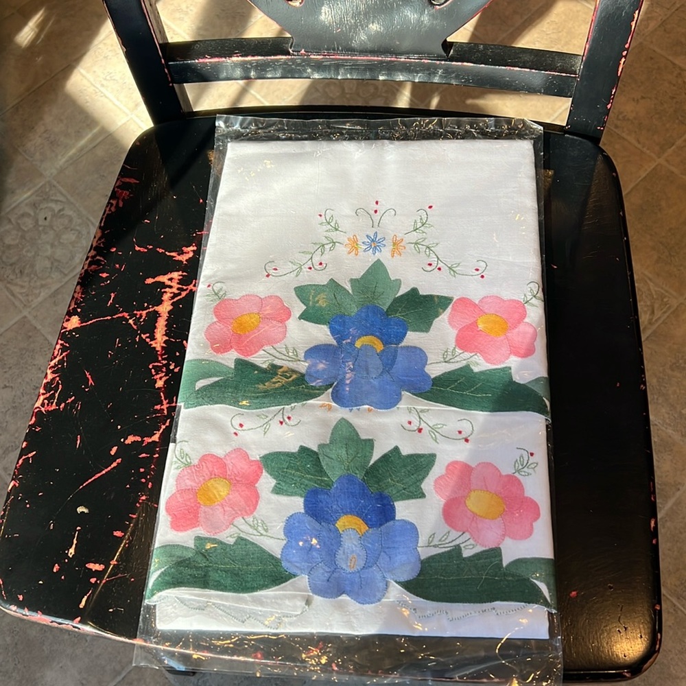 NIB Pair 100% Cotton Pillowcases Appliquéd
